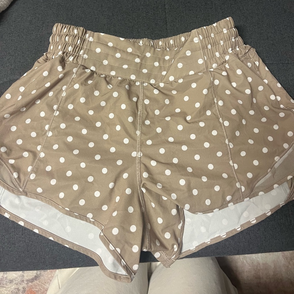 Lululemon Hotty hot 2.5 shorts